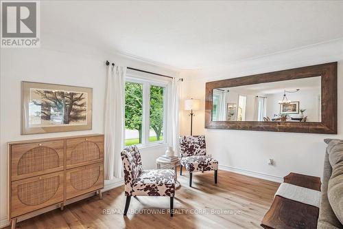 105 Victoria Street, Hamilton (Waterdown), ON - Indoor Photo Showing Living Room