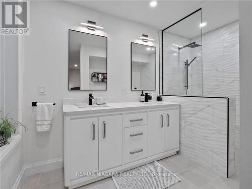 1647 Gregory Road, St. Catharines, ON - Indoor Photo Showing Bathroom