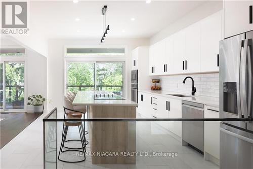 1647 Gregory Road, St. Catharines, ON - Indoor Photo Showing Kitchen With Stainless Steel Kitchen With Upgraded Kitchen