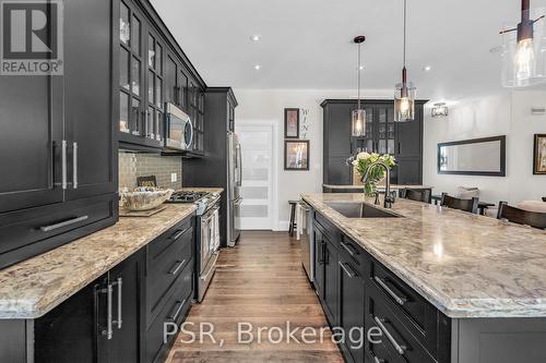 370 Fraser Street, Gravenhurst, ON - Indoor Photo Showing Kitchen With Upgraded Kitchen