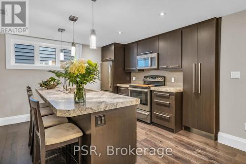 370 Fraser Street, Gravenhurst, ON - Indoor Photo Showing Kitchen With Upgraded Kitchen