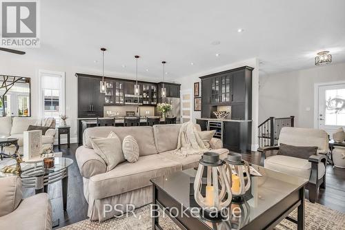 370 Fraser Street, Gravenhurst, ON - Indoor Photo Showing Living Room