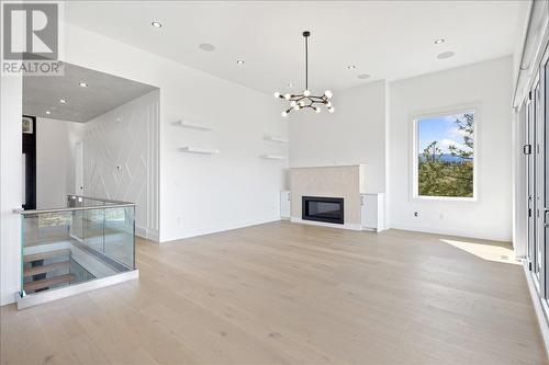 2302 Lavetta Drive, Kelowna, BC - Indoor Photo Showing Living Room With Fireplace