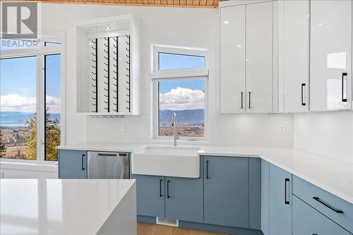 2302 Lavetta Drive, Kelowna, BC - Indoor Photo Showing Kitchen