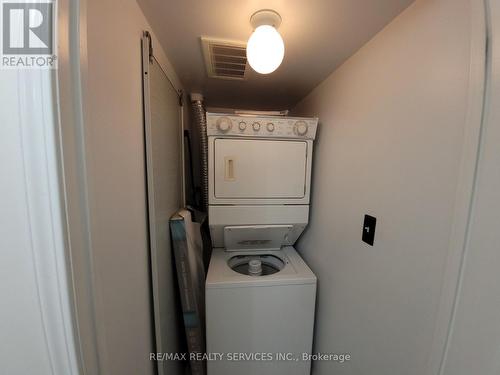 4 - 4620 Guildwood Way, Mississauga (Hurontario), ON - Indoor Photo Showing Laundry Room