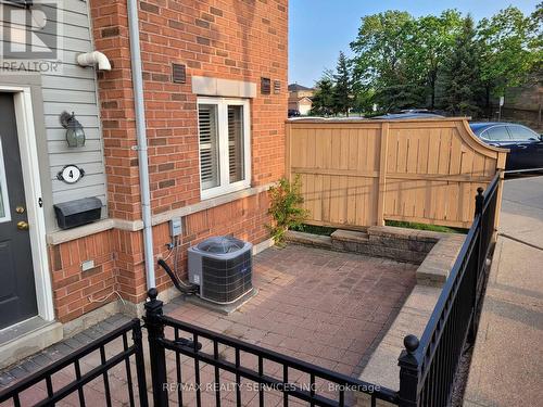 4 - 4620 Guildwood Way, Mississauga (Hurontario), ON - Outdoor With Exterior