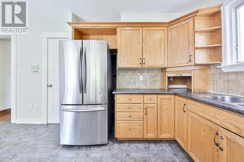 1567 Steveles Crescent, Mississauga, ON - Indoor Photo Showing Kitchen