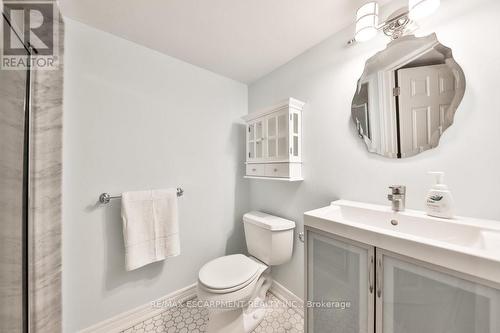 1567 Steveles Crescent, Mississauga, ON - Indoor Photo Showing Bathroom