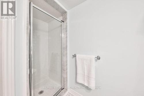 1567 Steveles Crescent, Mississauga, ON - Indoor Photo Showing Bathroom