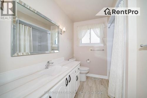 205 Peterwood Court, Newmarket (Gorham-College Manor), ON - Indoor Photo Showing Bathroom