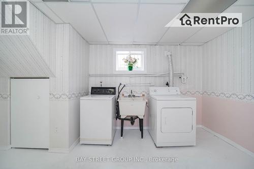 205 Peterwood Court, Newmarket (Gorham-College Manor), ON - Indoor Photo Showing Laundry Room