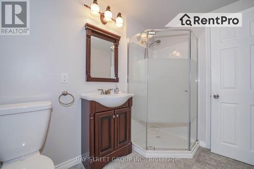 205 Peterwood Court, Newmarket (Gorham-College Manor), ON - Indoor Photo Showing Bathroom