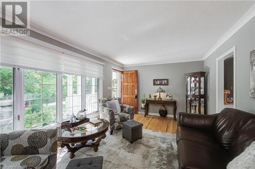 44 Park Avenue, Ingersoll, ON - Indoor Photo Showing Living Room