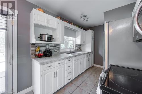 44 Park Avenue, Ingersoll, ON - Indoor Photo Showing Kitchen