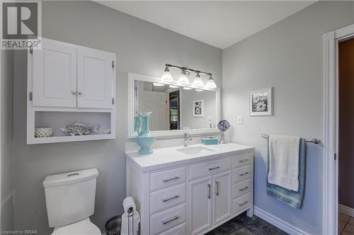 44 Park Avenue, Ingersoll, ON - Indoor Photo Showing Bathroom