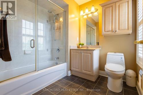 29 Concorde Drive, Brampton (Vales Of Castlemore), ON - Indoor Photo Showing Bathroom