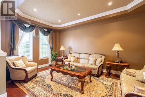 29 Concorde Drive, Brampton (Vales Of Castlemore), ON - Indoor Photo Showing Living Room