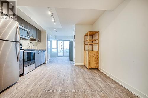 402 - 10 Wilby Crescent, Toronto (Weston), ON - Indoor Photo Showing Kitchen