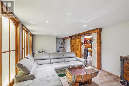 1031 Welwyn Drive, Mississauga (Clarkson), ON - Indoor Photo Showing Living Room