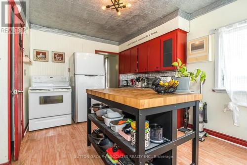 16 North Bonnington Avenue, Toronto (Clairlea-Birchmount), ON - Indoor Photo Showing Kitchen