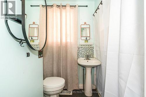 16 North Bonnington Avenue, Toronto (Clairlea-Birchmount), ON - Indoor Photo Showing Bathroom