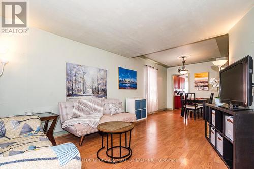 16 North Bonnington Avenue, Toronto (Clairlea-Birchmount), ON - Indoor Photo Showing Living Room