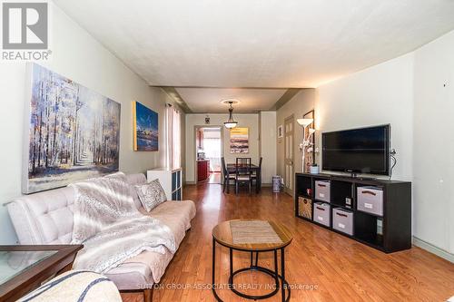 16 North Bonnington Avenue, Toronto (Clairlea-Birchmount), ON - Indoor Photo Showing Living Room