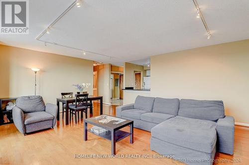 Ph#105 - 1 Lee Centre Drive, Toronto, ON - Indoor Photo Showing Living Room