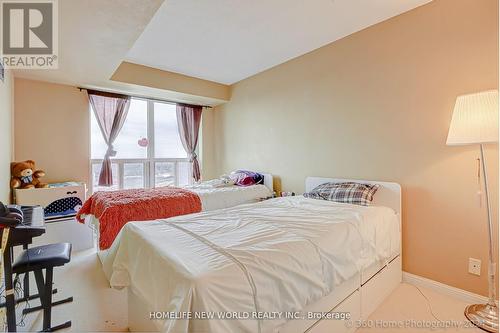 Ph#105 - 1 Lee Centre Drive, Toronto (Woburn), ON - Indoor Photo Showing Bedroom