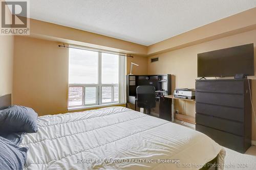 Ph#105 - 1 Lee Centre Drive, Toronto (Woburn), ON - Indoor Photo Showing Bedroom