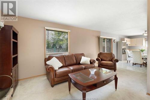 1381 Azalia Crescent, Windsor, ON - Indoor Photo Showing Living Room