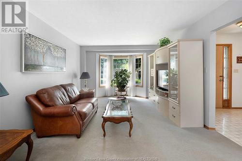 1381 Azalia Crescent, Windsor, ON - Indoor Photo Showing Living Room