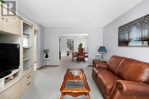 1381 Azalia Crescent, Windsor, ON - Indoor Photo Showing Living Room