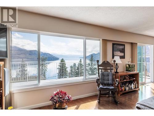 6335 Topham Place, Peachland, BC - Indoor