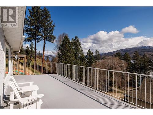 6335 Topham Place, Peachland, BC - Outdoor