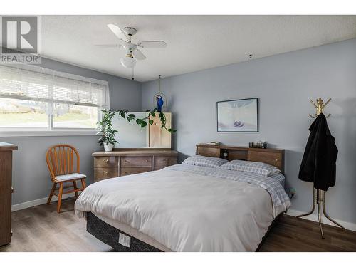 6335 Topham Place, Peachland, BC - Indoor Photo Showing Bedroom