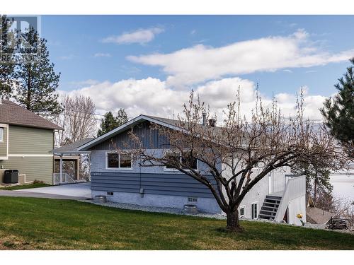 6335 Topham Place, Peachland, BC - Outdoor