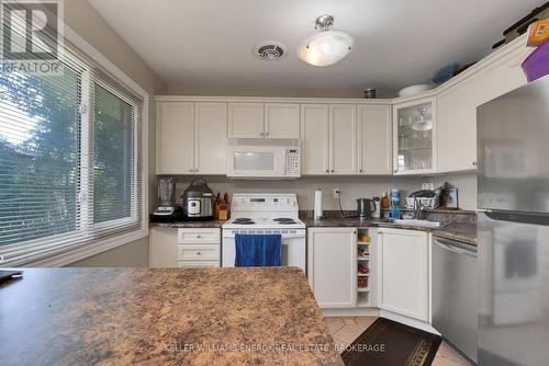 33 Beatty Road, Ajax (Central), ON - Indoor Photo Showing Kitchen