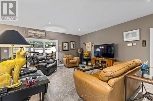 25 Powerline Road, Brighton, ON - Indoor Photo Showing Living Room