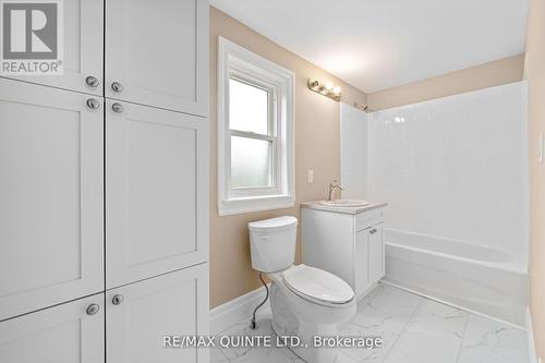 33 Diver Belt Drive, Prince Edward County (Hallowell), ON - Indoor Photo Showing Bathroom