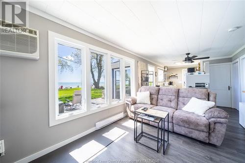 306 Detroit Line, Wheatley, ON - Indoor Photo Showing Living Room