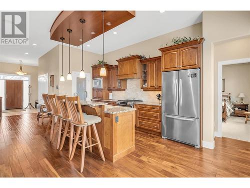 588 Harrogate Lane Unit# 17, Kelowna, BC - Indoor Photo Showing Kitchen With Upgraded Kitchen