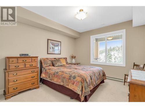 588 Harrogate Lane Unit# 17, Kelowna, BC - Indoor Photo Showing Bedroom