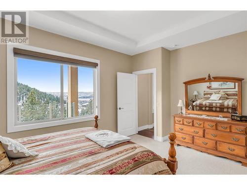 588 Harrogate Lane Unit# 17, Kelowna, BC - Indoor Photo Showing Bedroom