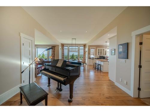 3116 53Rd Street S, Cranbrook, BC - Indoor Photo Showing Living Room