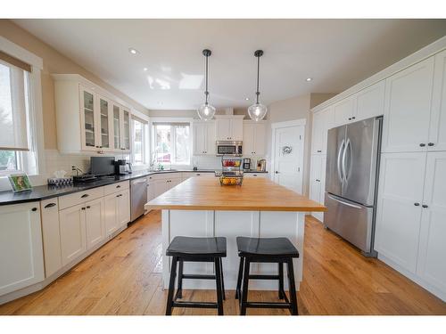 3116 53Rd Street S, Cranbrook, BC - Indoor Photo Showing Kitchen With Upgraded Kitchen