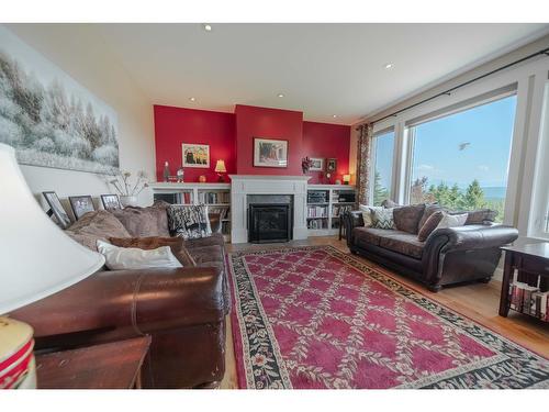 3116 53Rd Street S, Cranbrook, BC - Indoor Photo Showing Living Room With Fireplace