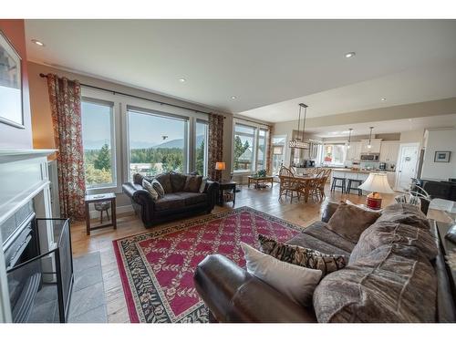 3116 53Rd Street S, Cranbrook, BC - Indoor Photo Showing Living Room