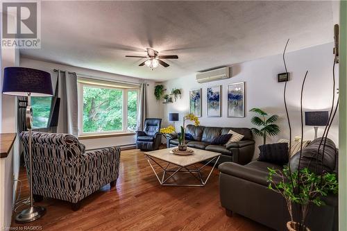 60 Lakeland Drive, Southampton, ON - Indoor Photo Showing Living Room