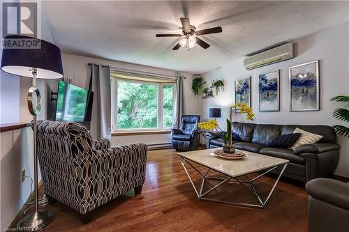 60 Lakeland Drive, Southampton, ON - Indoor Photo Showing Living Room